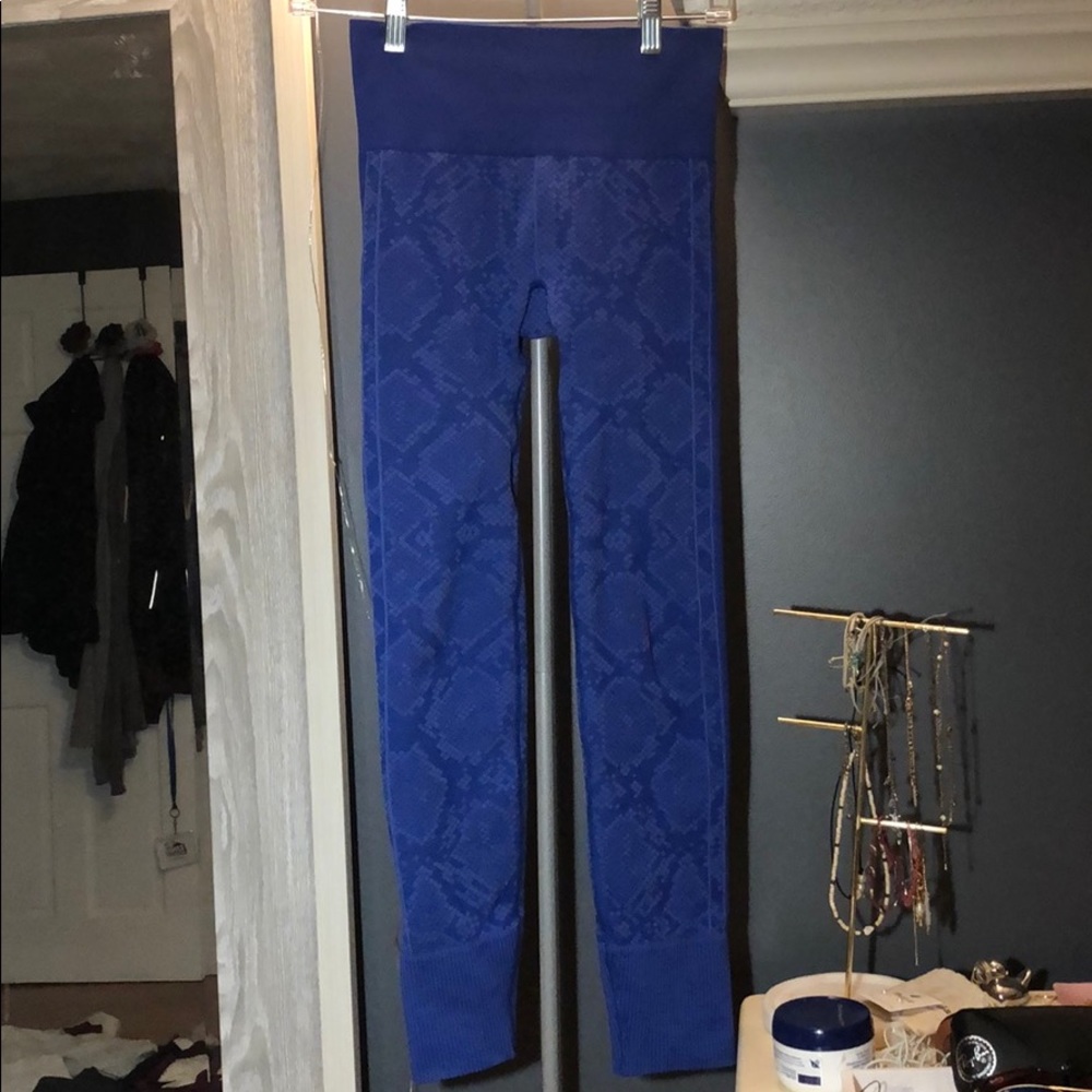blue patterned lululemon leggings